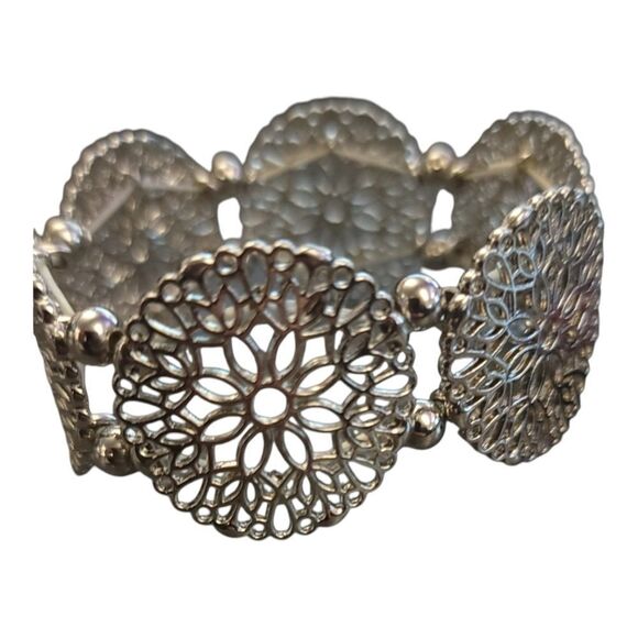 Paparazzi silver tone stretch bracelet.  NWT - Picture 1 of 3